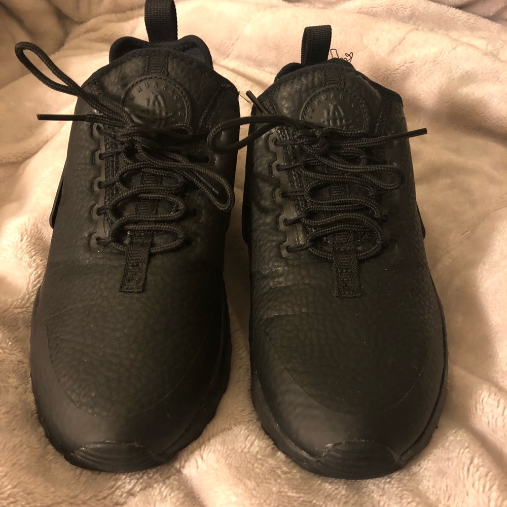 Black huraches